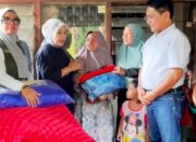 Bupati Padangpariaman Serahkan Bantuan Mahasiswi UIN
