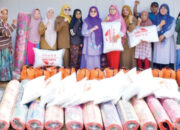 TP-PKK Agam Salurkan 34 Paket Bantuan untuk Warga Huntara Malalak