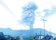 Gunung Marapi Erupsi lagi, Kolom Abu Capai 1.600 Meter