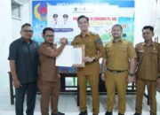 Momentum Kebangkitan Sepakbola Kota Arang, Wali Kota Sawahlunto Serahkan SK Kepengurusan PS Gas 2025-2029