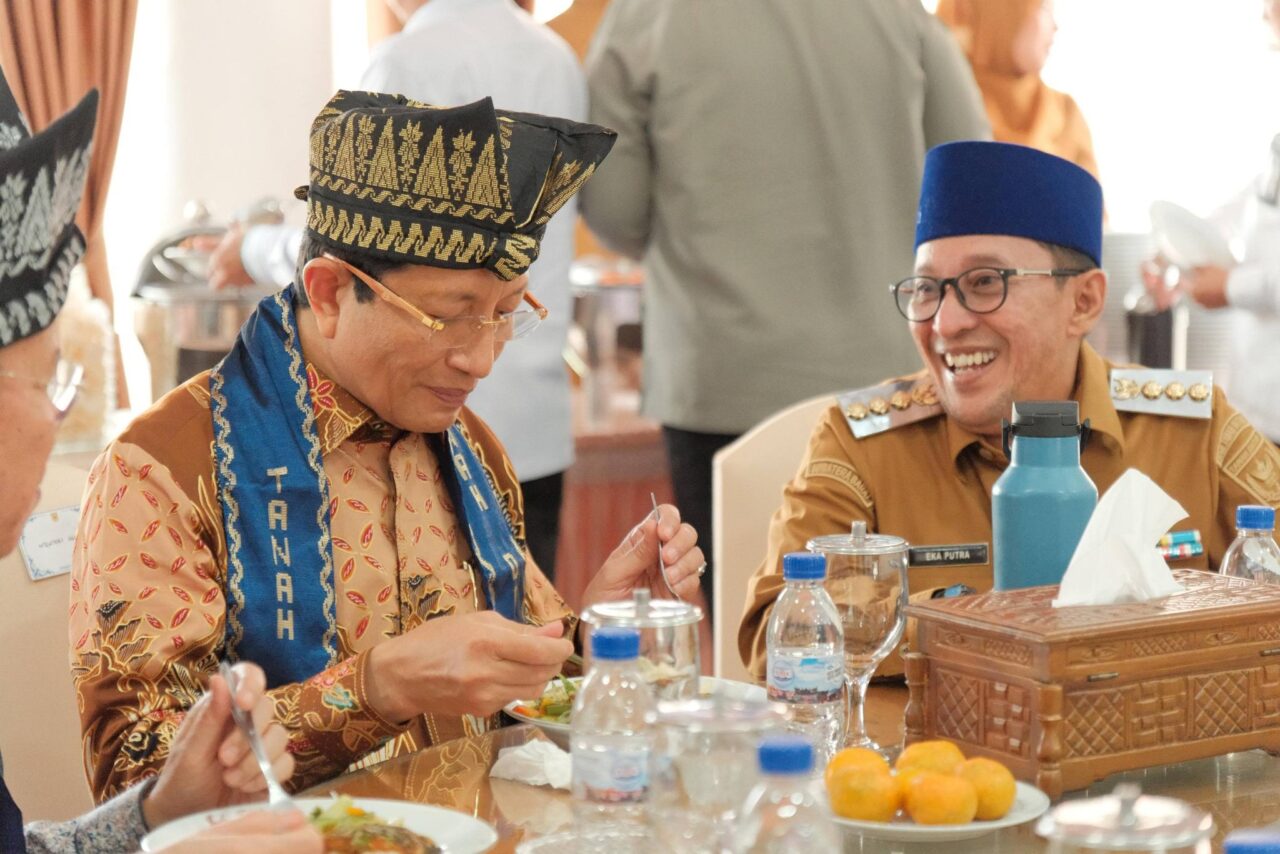 Dijamu dan Bersilaturahmi dengan Bupati Eka Putra, Menag: Saya Sudah Lama Ingin ke Sumbar
