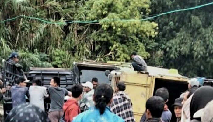 Akses Solok Selatan Terputus Akibat Truk Terguling, Aktivitas Pasar Surian Sepi Pedagang