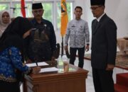 Sekda Tanah Datar Lantik Pejabat Manajerial, Serahkan SK Kepala UPTD TK serta Kepala UPT SD dan SMP