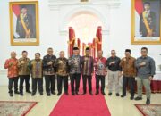 Selama Menjabat Sebagai Kajati Sumbar, Gubernur Mahyeldi Puji Kinerja Muhibuddin