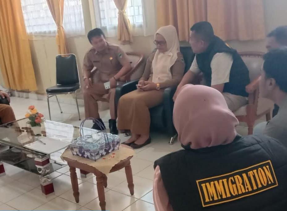 Upaya Pengawasan Orang Asing di Daerah, Kesbangpol Pessel Gandeng Imigrasi I Padang
