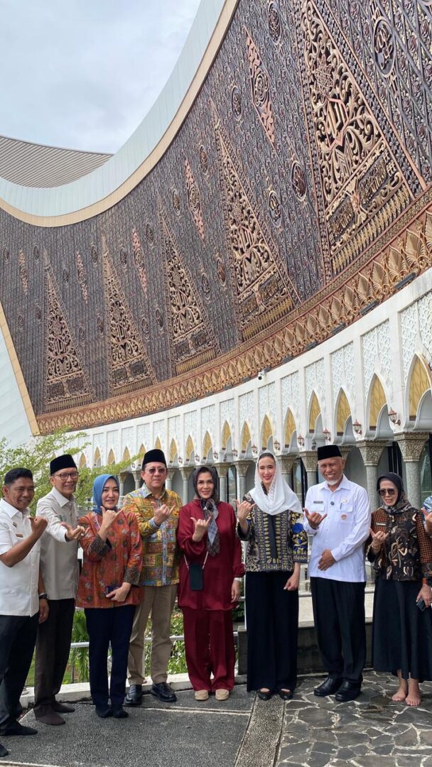 Menteri Pariwisata Kunjungi Sumbar 2 Hari, Gubernur Usulkan Runway Bandara di Mentawai Diperpanjang