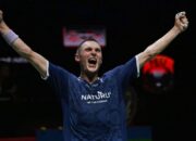 Cedera Punggung Tak Kunjung Sembuh, Viktor Axelsen Umumkan Gantung Raket