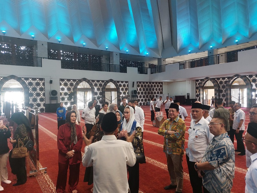 Menteri Pariwisata Kunjungi Sumbar Selama 2 Hari, Gubernur Usulkan Landasan Bandara di Mentawai Diperpanjang