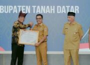 Dukung Pembentukan Posbankum Nagari, Bupati Khairunas Terima Penghargaan dari Menkum RI
