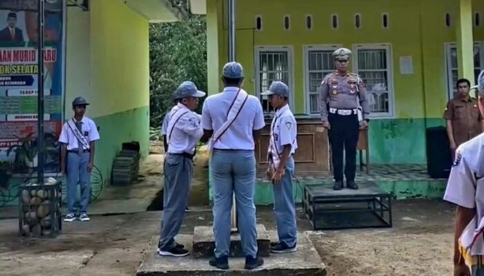 Kasat Lantas Polres Solok Selatan Jadi Irup di SMKN 3, Tekankan Keselamatan Berlalu Lintas