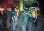 Toyota Hiace Bertabrakan dengan Dump Truk Tronton, Sopir dan 4 Penumpang Terluka