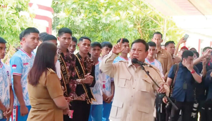 Prabowo Bakal Bagi-bagi Layar Pintar, Guru Tak Masuk Bisa Dipantau Langsung dari Jakarta