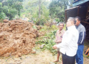 Bupati Benni Warlis Tinjau Lokasi Longsor di Sungai Landia
