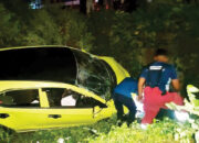 Tabrakan Beruntun, Mobil Brio Terjun ke Parit