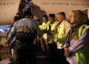 Bupati Yulianto Kawal Langsung Jamaah Haji Pasbar hingga Bandara, Pastikan Pelayanan Maksimal