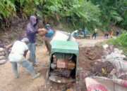 PT Semen Padang Pasok 3.000 Zak Semen, Bantu Warga Limau Manis Bangun Jalan Swadaya