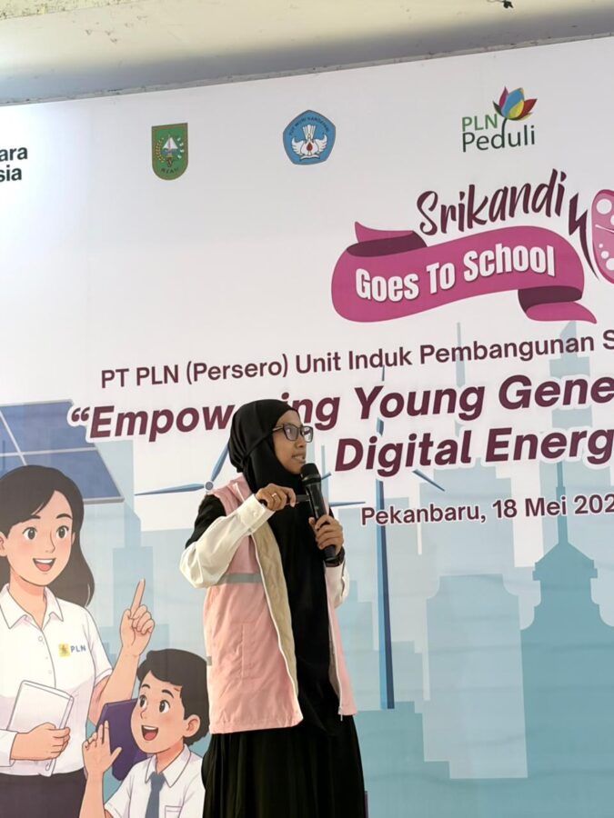 Bangun Kesadaran Keselamatan Listrik, Srikandi PLN Sosialisasikan Penggunaan Listrik Aman di SMKN 2 Pekanbaru