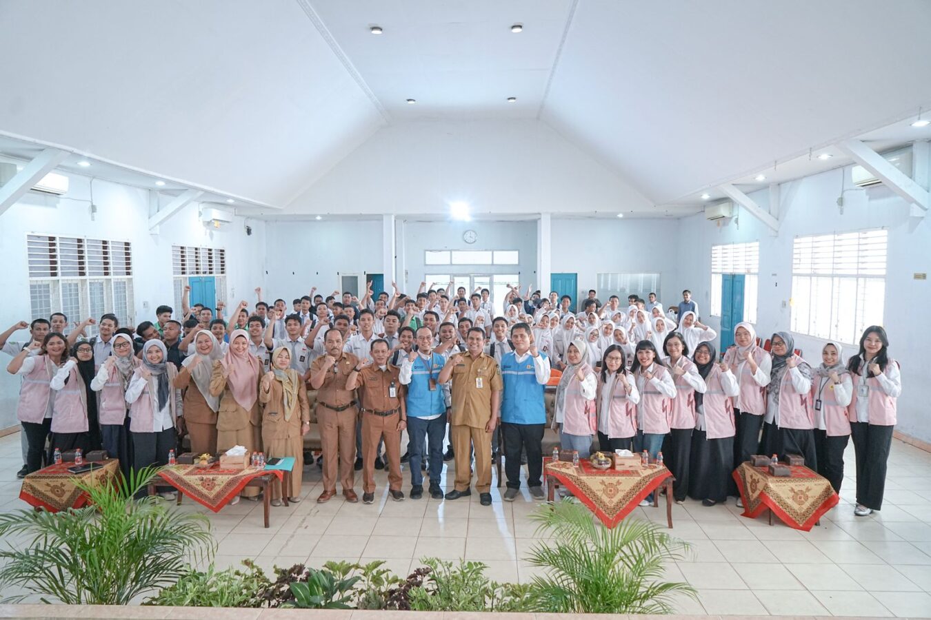 Srikandi PLN UIP Sumbagteng Dorong Literasi Digital dan Pemberdayaan Generasi Muda Lewat Program “Goes to School” di SMKN 2 Pekanbaru