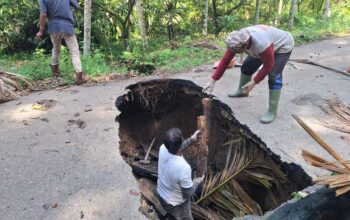 Lubang Menganga Ditemukan di Jalan Menuju Puncak Cemara, Dinas PUPR Sebut Pipa PDAM Bocor dan Buruknya Drainase