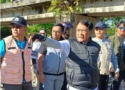 Bupati Tinjau Jembatan Oman yang Miring