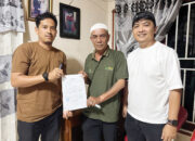 Rumah Ludes Terbakar, Andarizal Tersenyum Terima Bantuan Semen Padang