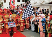 1.700 Perempuan Berbusana Minang Semarakkan Perayaan 100 Tahun Jam Gadang