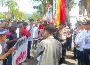 Bawa 5 Tuntutan, Massa Korban Bencana Ekologis Datangi Kantor Gubernur dan Polda Sumbar
