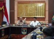 Sekdaprov Arry Yuswandi Lepas Kontingen Sumbar Ikut Pesparawi Nasional XIV di Manokwari