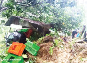 Mobil Pikap Dihantam Longsor di Jalan Padang-Painan, Sopir Dilarikan ke RS, Akses Transportasi Lumpuh