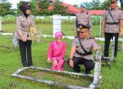 Peringati Hari Bhayangkara ke-80, Kapolres Pessel Tabur Bunga dan Ziarah