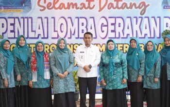 Tim Penilai Lomba PKK Sumbar Kunjungi Dasawisma Melati VIII