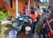 Pasca-Banjir Bandang Padang, Huntara dan 3 Kecamatan Masih Andalkan Pasokan Air Bersih Damkar-BPBD