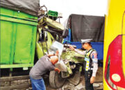 Ngeri! Truk Hino Tabrak 4 Kendaraan, Dipicu Sopir Mengantuk, 2 Orang Alami Luka-luka