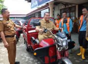 Wali Kota Pariaman Yota Balad, Serahkan 7 Unit Armada Kebersihan Baru