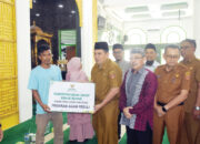 BAZNAS Agam Salurkan Zakat Rp799,6 Juta Untuk 390 Mustahik,