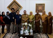 Terima Petugas Sensus Penduduk, Bupati Ajak Masyarakat Berikan Data Akurat