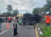 Bus PO Kawan Tabrak Pohon lalu Terbalik, Sopir dan 7 Penumpang Luka-Luka