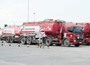 Jalur Distribusi BBM Sumbar Terhambat, IT Teluk Kabung Buka Layanan 24 Jam, Pertamina Tambah Armada Mobil Tangki, Warga Diminta Tidak Panic Buying