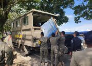 Satpol PP Payakumbuh Tertibkan Spanduk Ilegal
