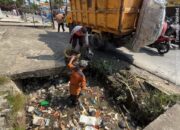 Tumpukan Limbah Domestik Diduga Sampah Kiriman, Tim PerkimLH Kirim Tim Bersihkan Irigasi Simpang Rumbio 