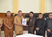 Wali Kota Pariaman Yota Balad, Sampaikan Rancangan Perubahan APBD Tahun 2026 