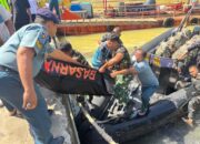 Geger! Mayat Mr X Mengapung di Pelabuhan Muaro, Dievakusi ke RS Bhayangkara, Usianya Diperkirakan 23 Tahun, Pakai Baju Lengan Pendek Belang dan Celana Panjang Hitam
