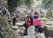 Ngeri! Mobil Ayla Terjun ke Jurang 50 Meter, Bayi 4 Bulan Meninggal, Ayah dan Ibunya Luka-luka
