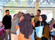 Wujudkan Generasi Unggul, Ketua Forikan Sijunjung Salurkan 50 Paket PMT Berbahan Ikan