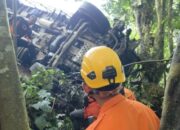 Truk Bermuatan Es Krim Terjun ke Jurang Sialing Bawah, Sopir Selamat, Kernet Tewas Terjepit
