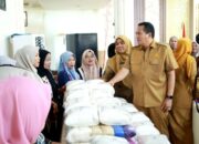 Wako Pariaman Salurkan Paket Usaha pada 45 Pengrajin Lokal