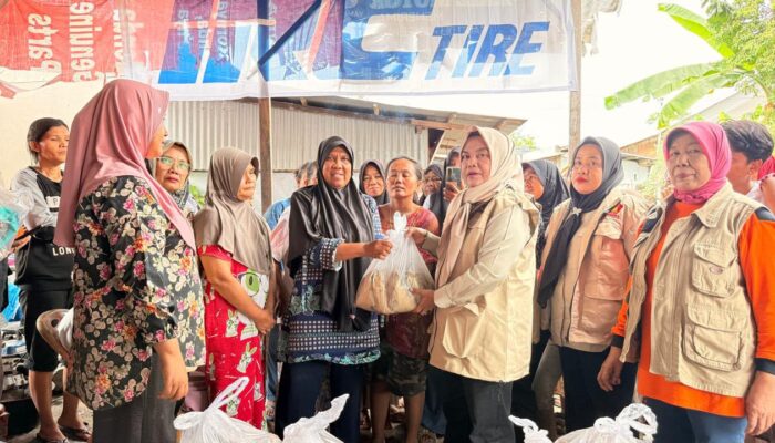 Andre Rosiade Gerak Cepat Salurkan Ribuan Nasi Bungkus untuk Warga Terdampak Banjir