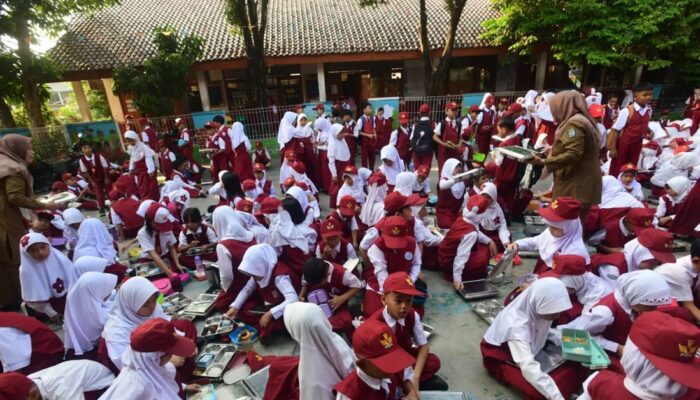 BGN Wajibkan Guru Makan MBG Bersama Siswa di Kelas