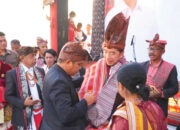 Sambangi Kupang, Jokowi Dapat Gelar Raja Timor dari Masyarakat