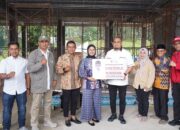 Andre Rosiade Serahkan Bantuan Pembangunan Masjid Al-Hidayah Polres Arosuka Solok